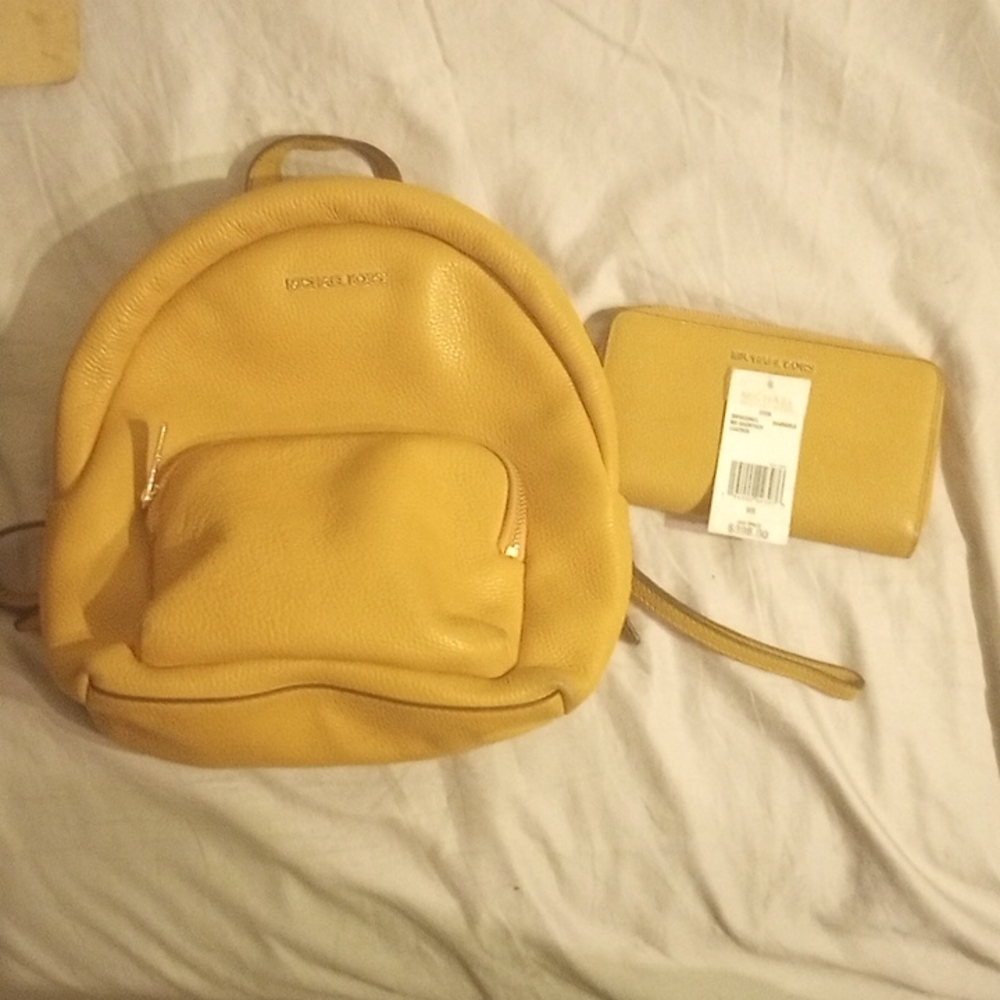 Michael kors book bag set with wallet brand new never used